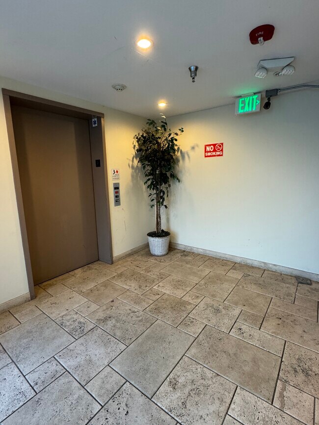 Building Photo - 1845 Beloit Ave