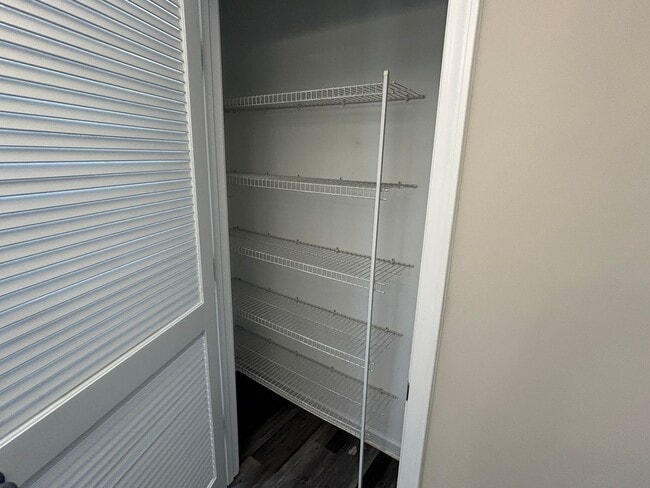 Building Photo - Ready to View! Updated 3/2 Home High Point...