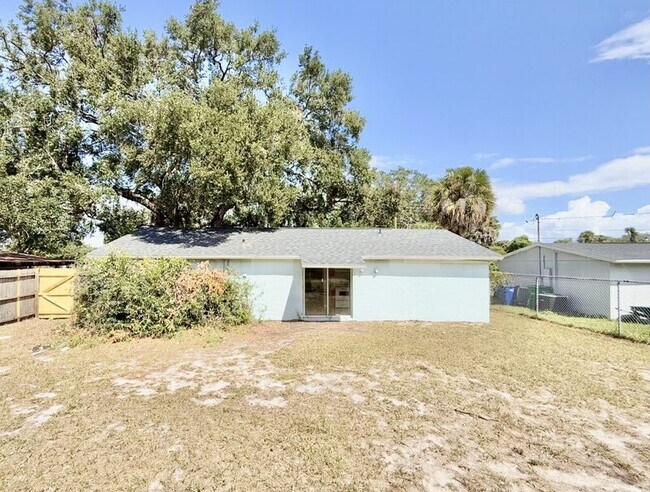 Building Photo - 4611 E 24th Ave