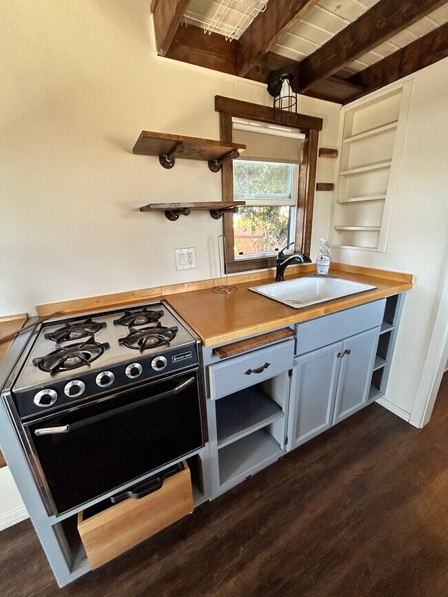 Building Photo - 754 Glencoe Dr