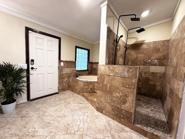 Building Photo - 2325 Salt Creek Trail