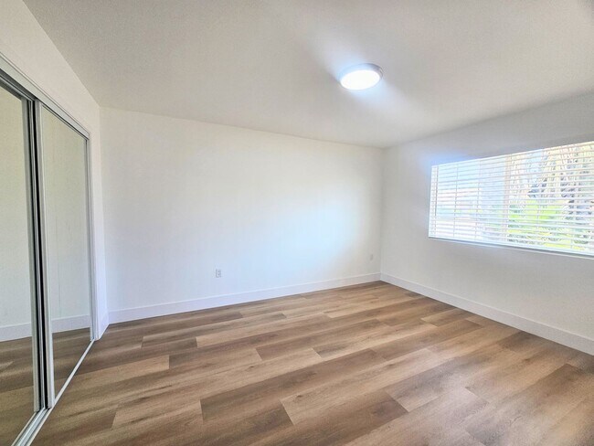 Building Photo - Single Story Senior Home - Newly Remodeled...