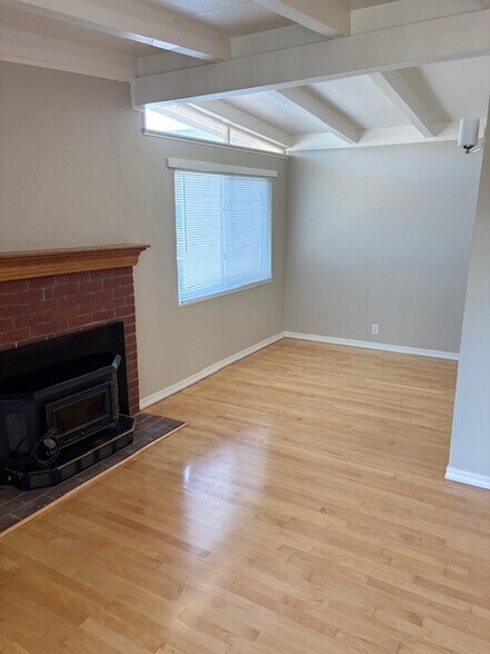 Building Photo - 2528 Rose Way