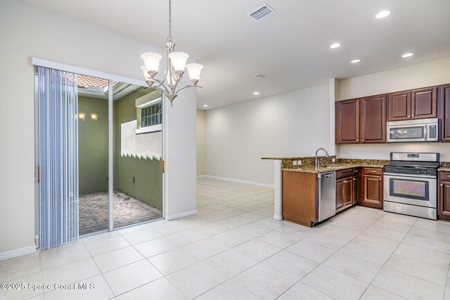 Building Photo - 3325 Sedge Dr