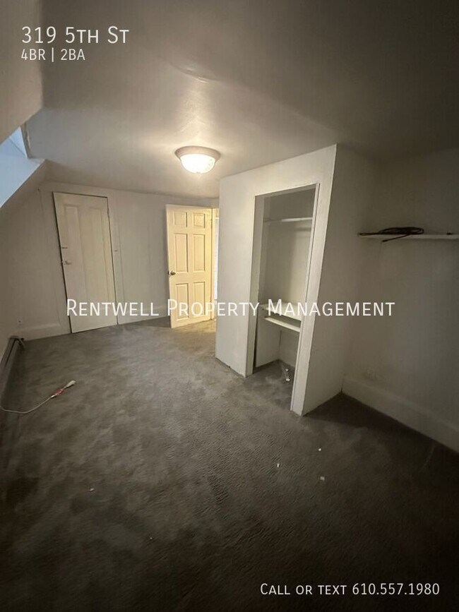 Building Photo - 319 5th St