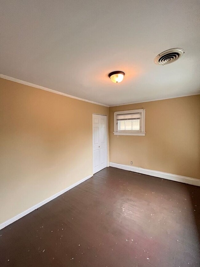 Building Photo - Cozy 2-Bedroom Apartment in a Prime Locati...