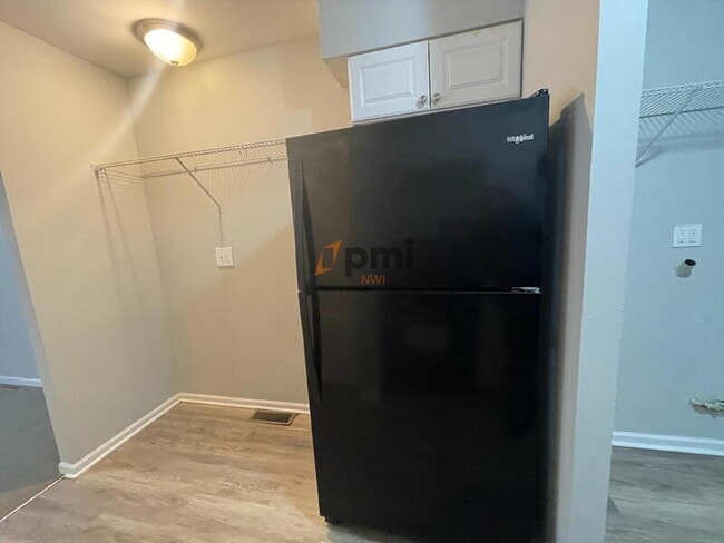 Building Photo - 5925 Jefferson St