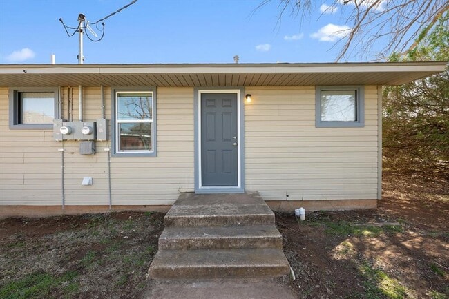 Building Photo - 529 N Baumann Ave