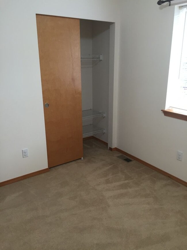 Building Photo - ***PENDING APPLICATION*** Lovely 3 Bedroom...