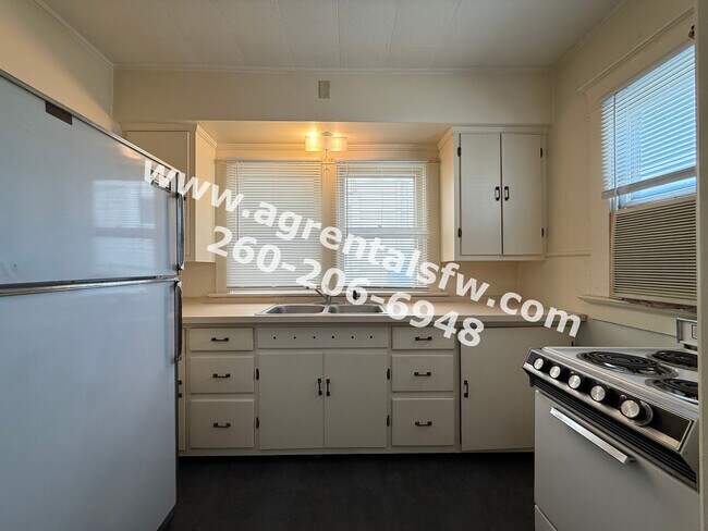 Building Photo - 919 Rivermet Ave