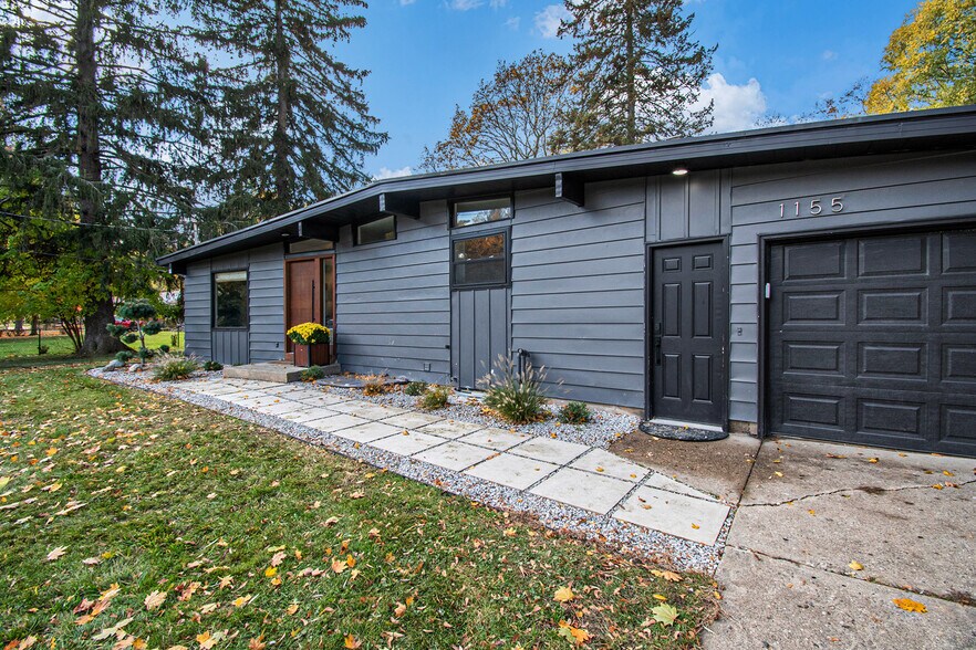 Building Photo - 1155 Carpenter Ave NW