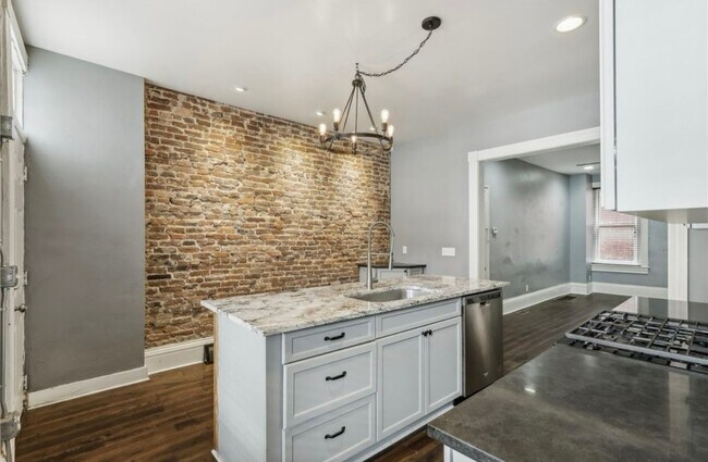 Building Photo - 81 S 16th St