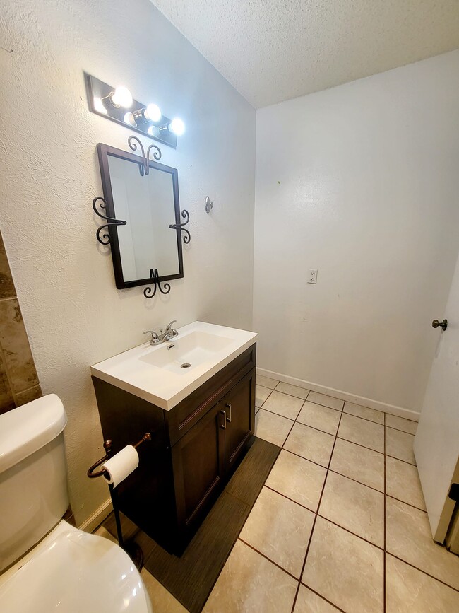 Building Photo - 4017 Eastridge Dr