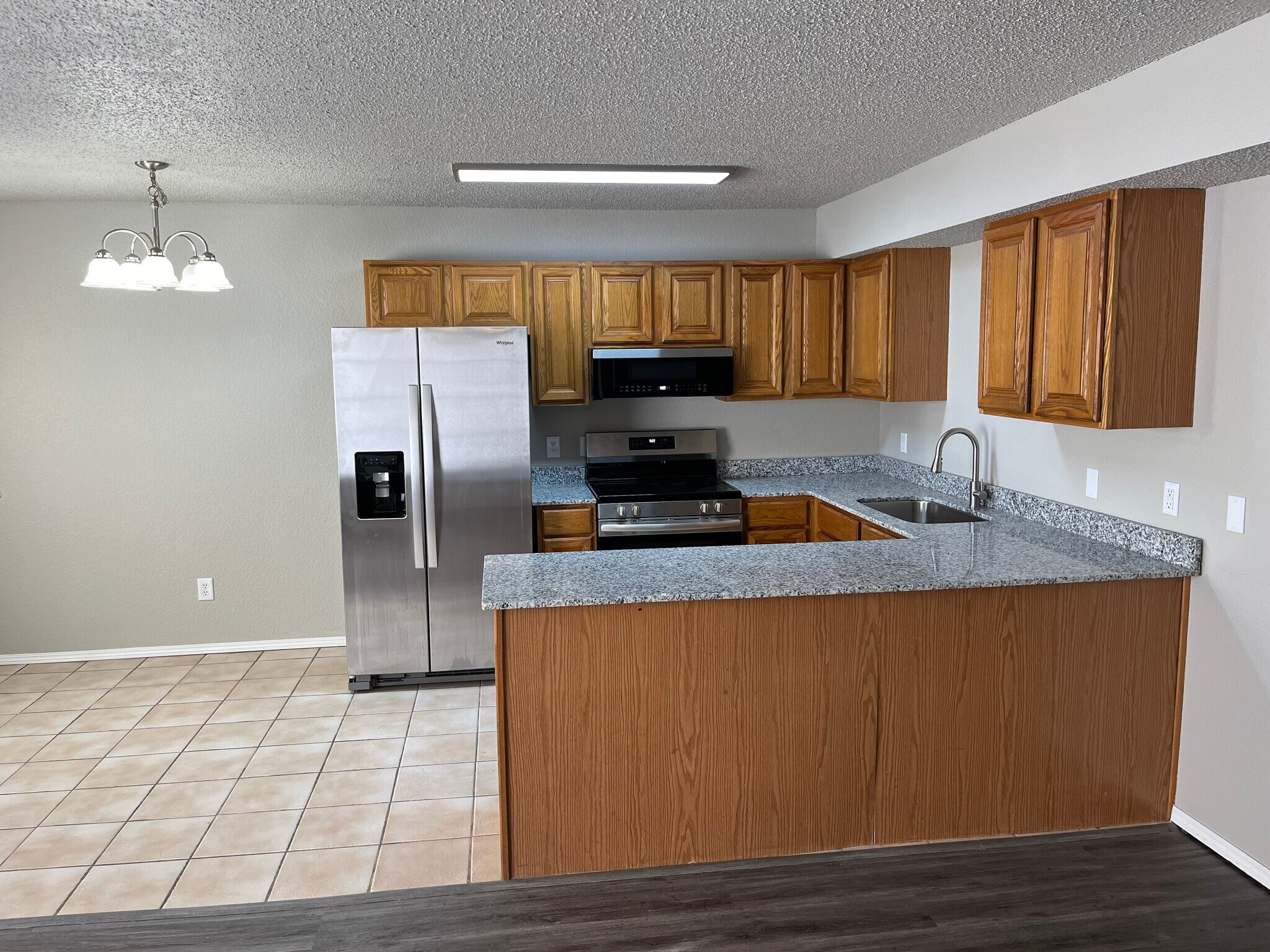 Kitchen - 887 N Daisy Ln
