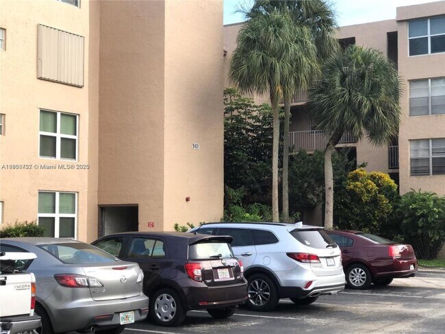 Building Photo - 2 bedroom in Davie FL 33324