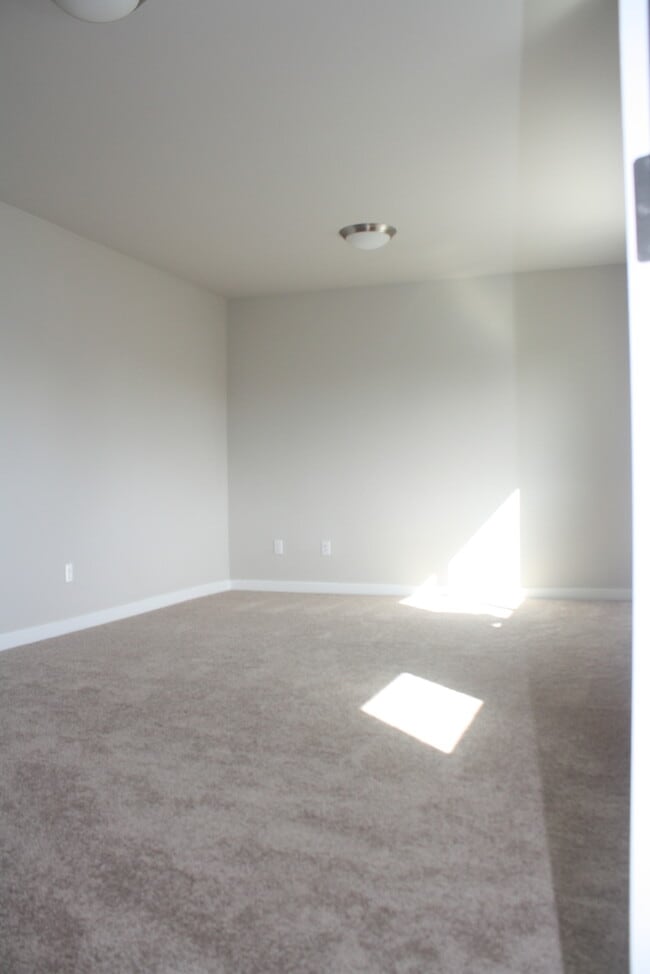 Building Photo - Newer home (2018), Tankless H20 heater, Upgrades galore. Dead end road for privacy