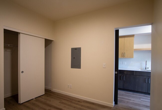 Building Photo - John's Landing-Modern, Spacious Studio Liv...