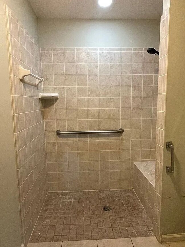 Building Photo - Spacious 2BD/2B Duplex in Hahira!