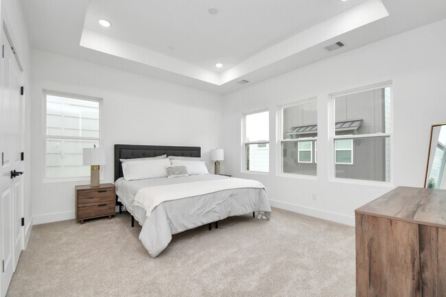Building Photo - 4802 Elysian St
