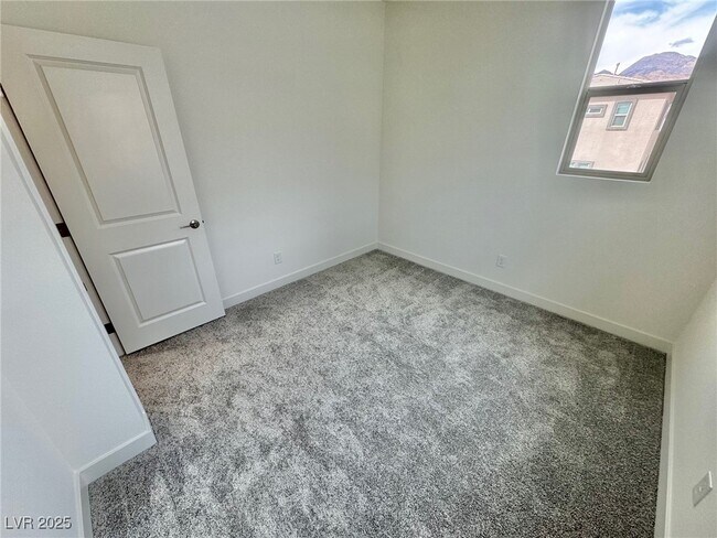 Building Photo - 1548 Little Penguin St