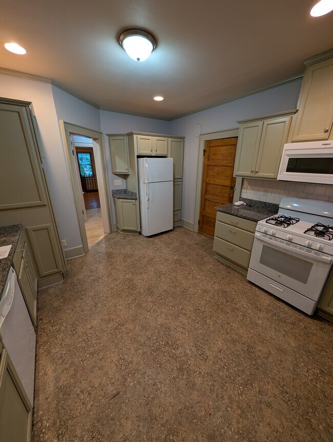 Building Photo - 2700 N Prospect Ave