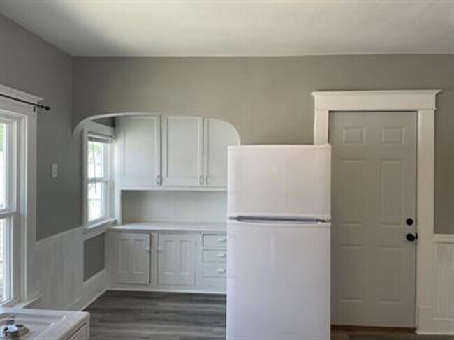 Building Photo - 312 Broad St