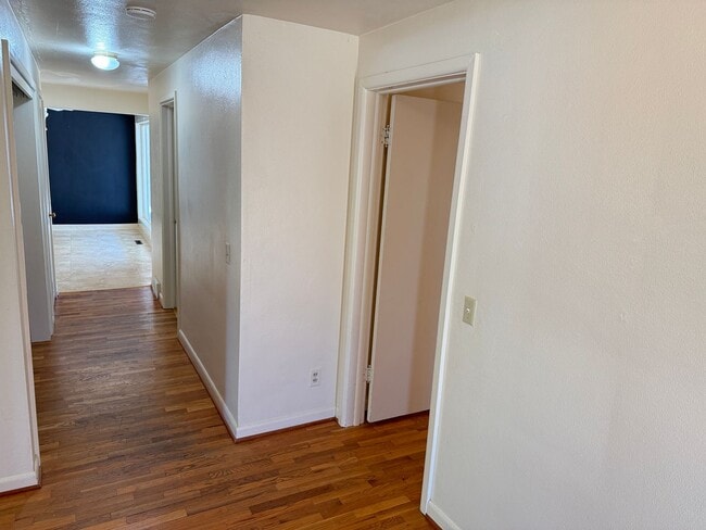 Building Photo - 3 bedroom, 1.5 bath house in Eugene!