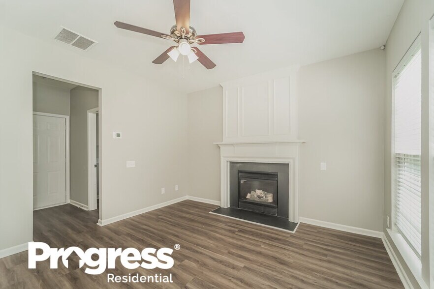 Building Photo - 10212 Roundleaf Dr