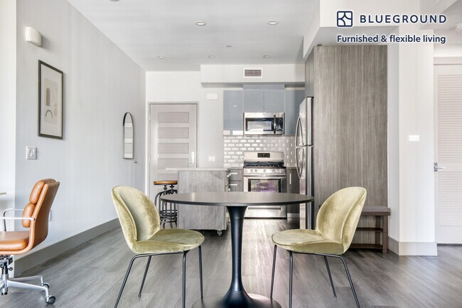 Building Photo - 5100 Wilshire Blvd