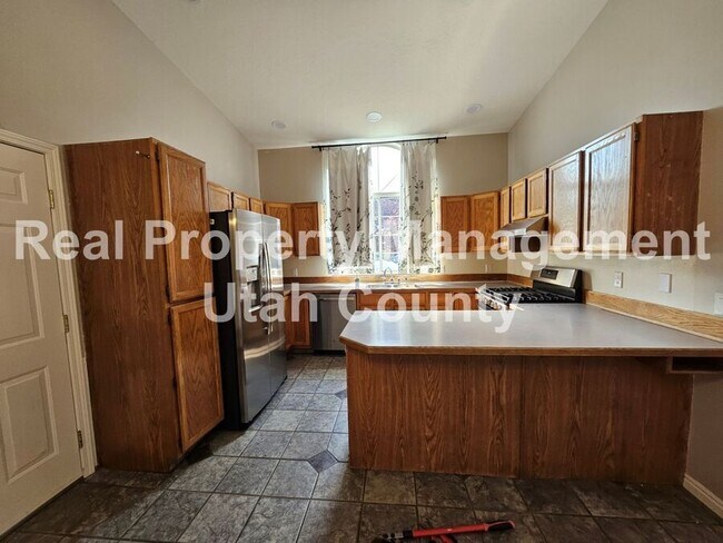 Building Photo - 81 S 220 W St