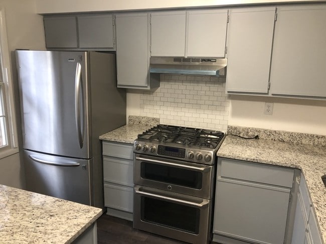 Building Photo - Royal Towne Park Decatur End Unit Townhome