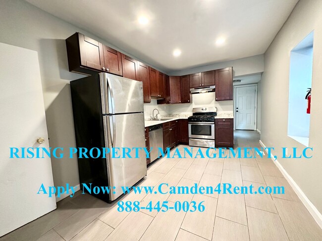 Building Photo - Renovated 3 Bedroom 1.5 Bathroom home in t...