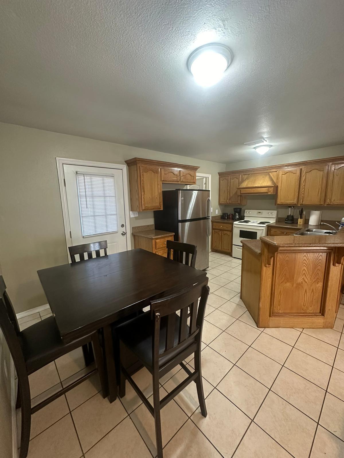 Building Photo - 1304 W Fig Ave