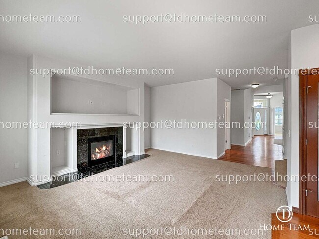 Building Photo - "Spacious 4-Bed Oasis in Kent with Elegant Granite & Hardwood Finishes!"