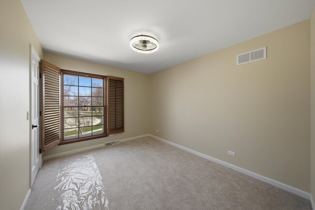 Building Photo - 1215 Triple Crown Ct