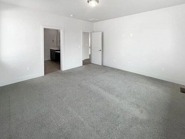 Building Photo - 5457 S Polaris Ave