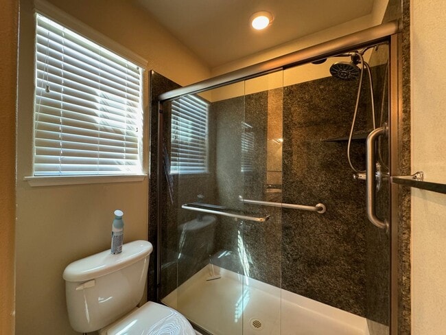 Building Photo - Newly available Stunning 2 Bedroom home fo...