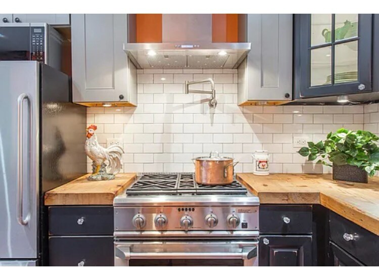 Building Photo - 823 S Hutchinson St