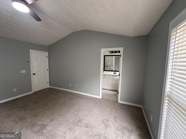 Building Photo - 2025 Austin Park Cir