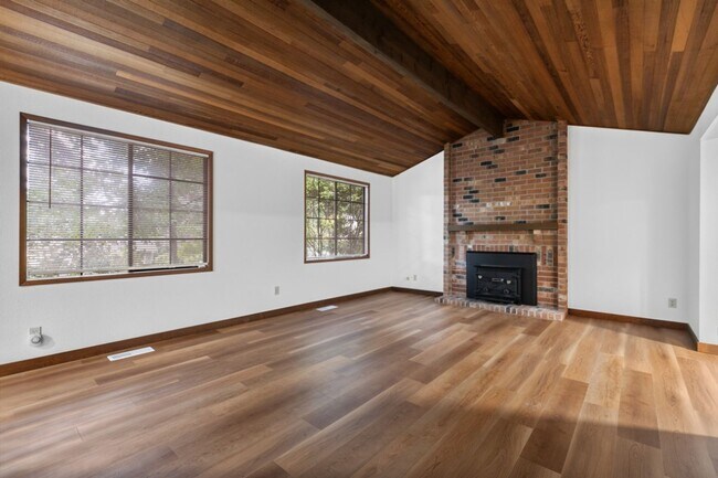 Building Photo - 10612 NE 154th Pl