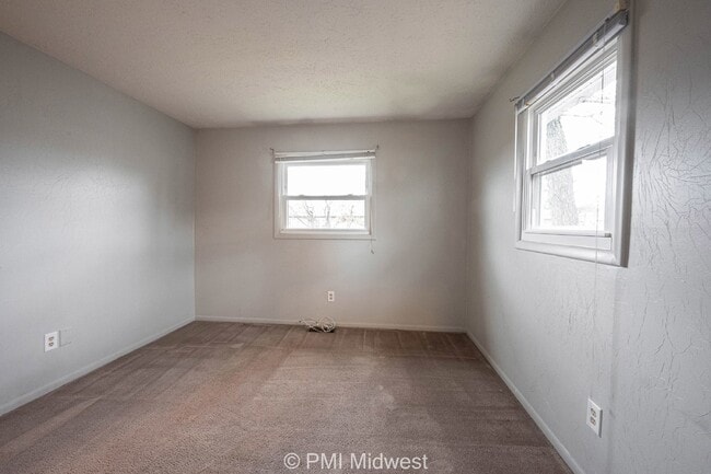 Building Photo - 209 W Green Meadows Dr