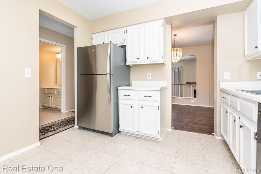 Building Photo - 5075 Buckingham