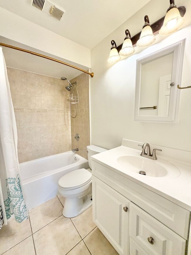 Building Photo - **LELY COUNTRY CLUB** 2 BED + LOFT / 2 BAT...