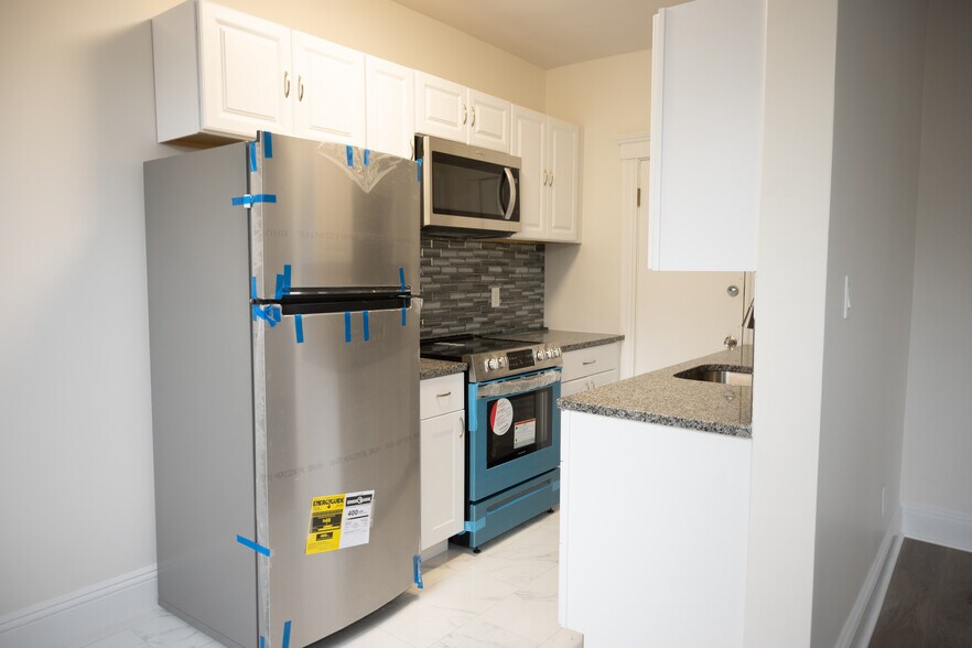 Kitchen - 374 Chestnut Hill Ave