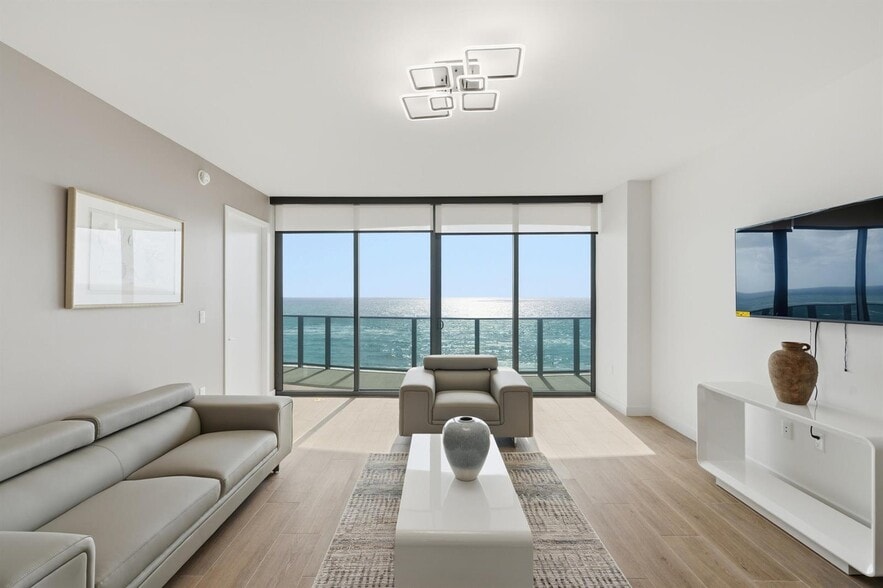 Building Photo - 900 N Ocean Blvd