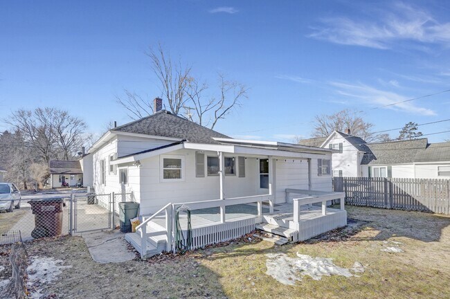 Building Photo - 139 Mosser St