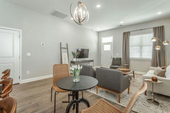 Building Photo - 531 Strong Ave