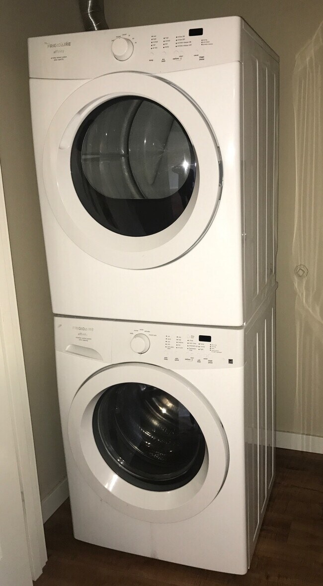 Building Photo - 5226 NE Couch St