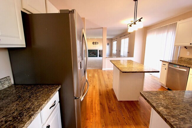 Building Photo - 18376 W Springwood Dr