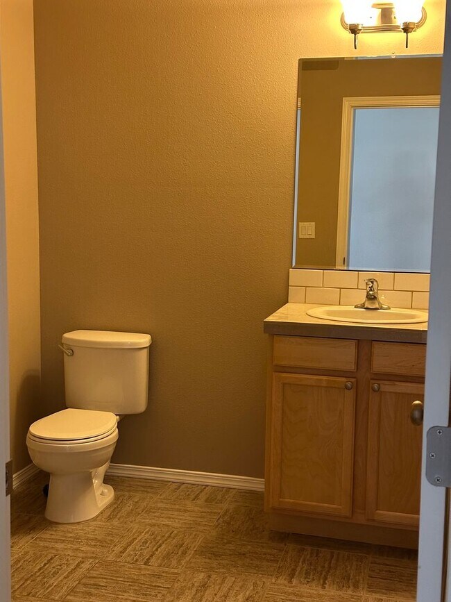 Building Photo - Comfortable Bend Living – 3 Bedroom Home with Spacious Bonus Room!